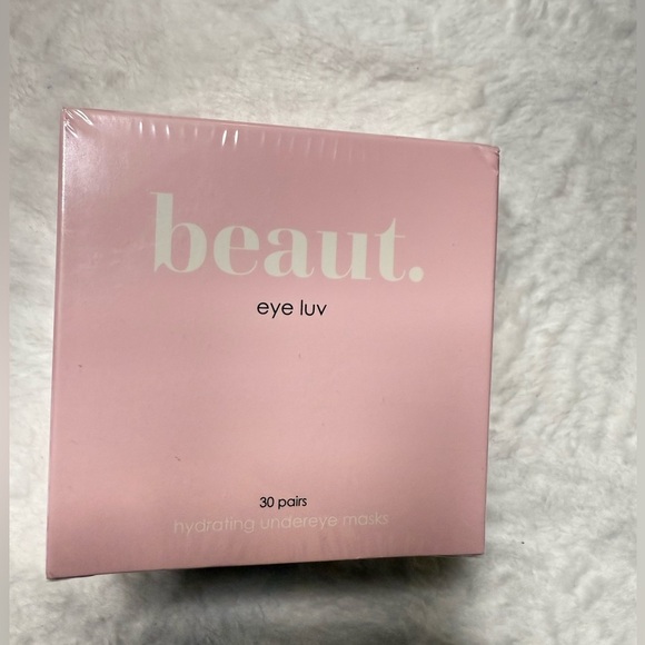 Beaut Beauty CO Other - Beaut Beauty Co- Eye luv eye mask